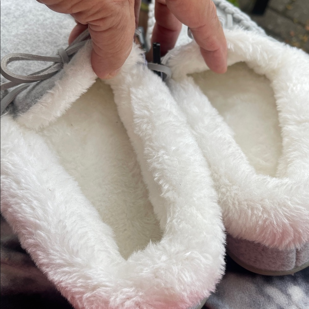 Sonoma Soft Gray Slippers with Cream Lining - Picture 4 of 6